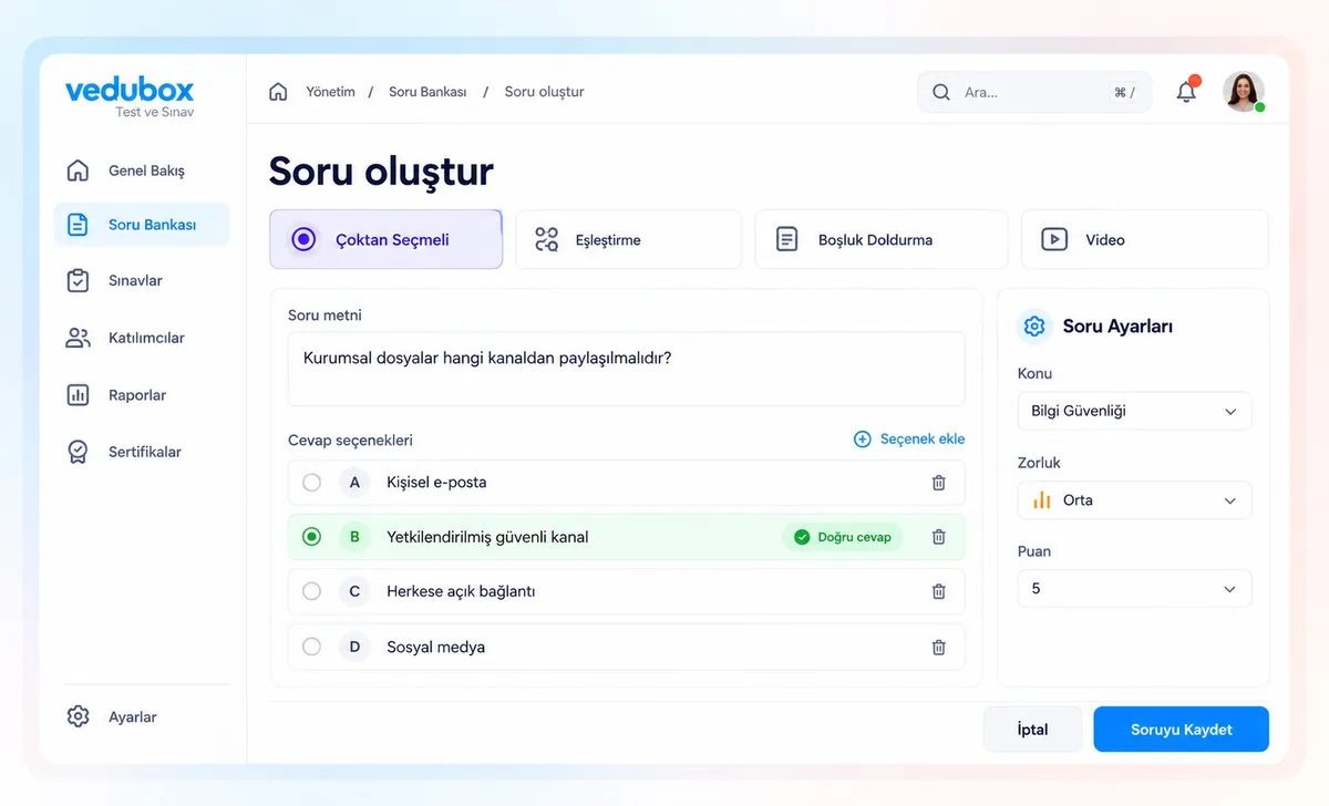 Örnek soru düzenleme ekranı: soru tipi, yanıt seçenekleri, doğru cevap, konu, zorluk ve puan ayarları